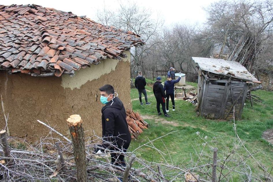 Ranilug Volonteri u poseti staračkim domaćinstvima Kosovo Online