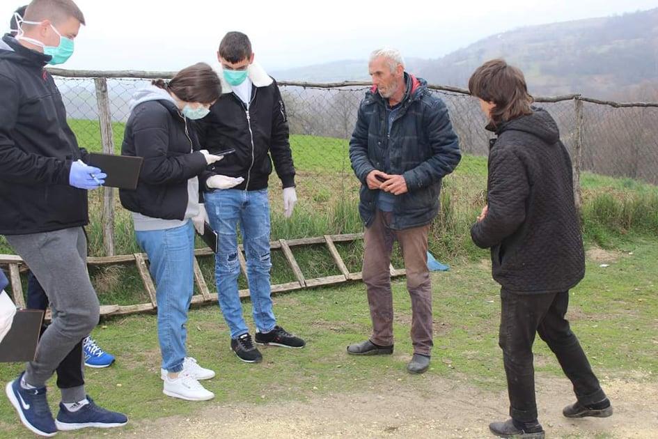 Ranilug Volonteri u poseti staračkim domaćinstvima Kosovo Online