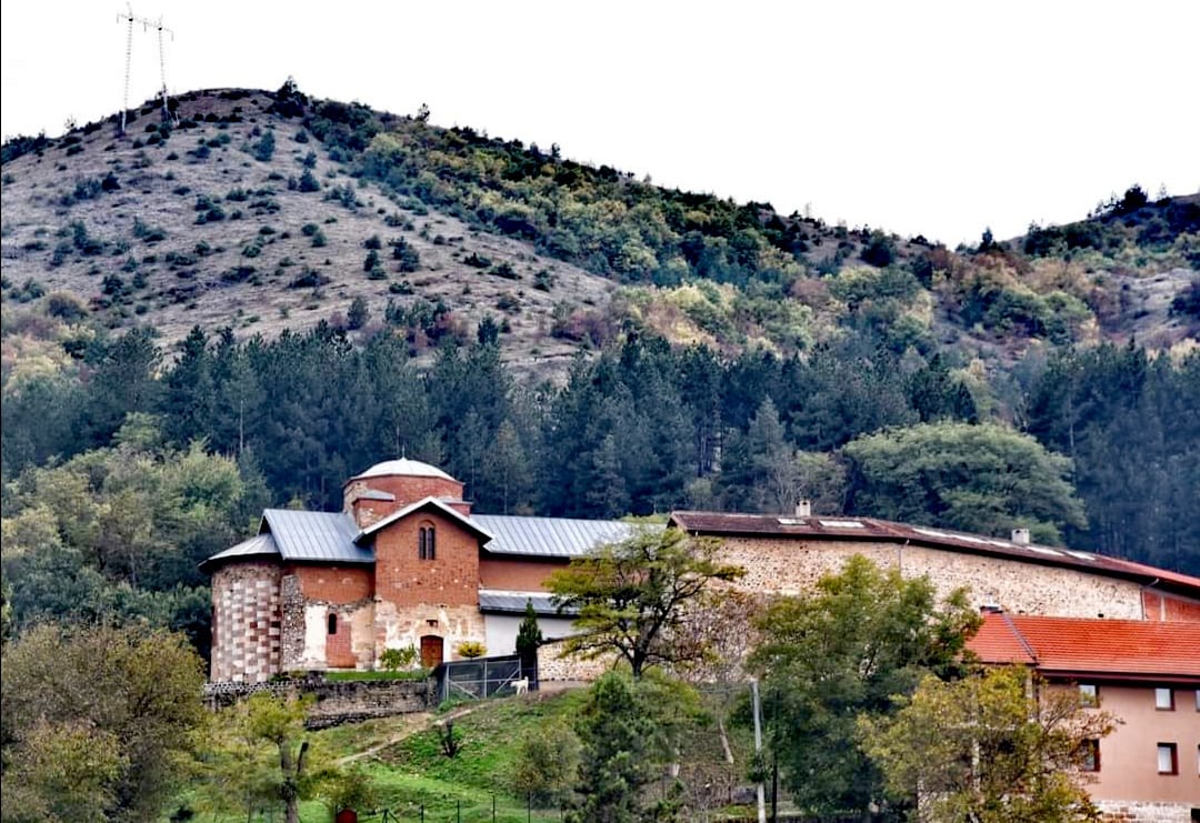 Manastir Banjska obeležava hramovnu slavu i 700 godina od upokojenja  ktitora Svetog kralja Milutina - Kosovo Online