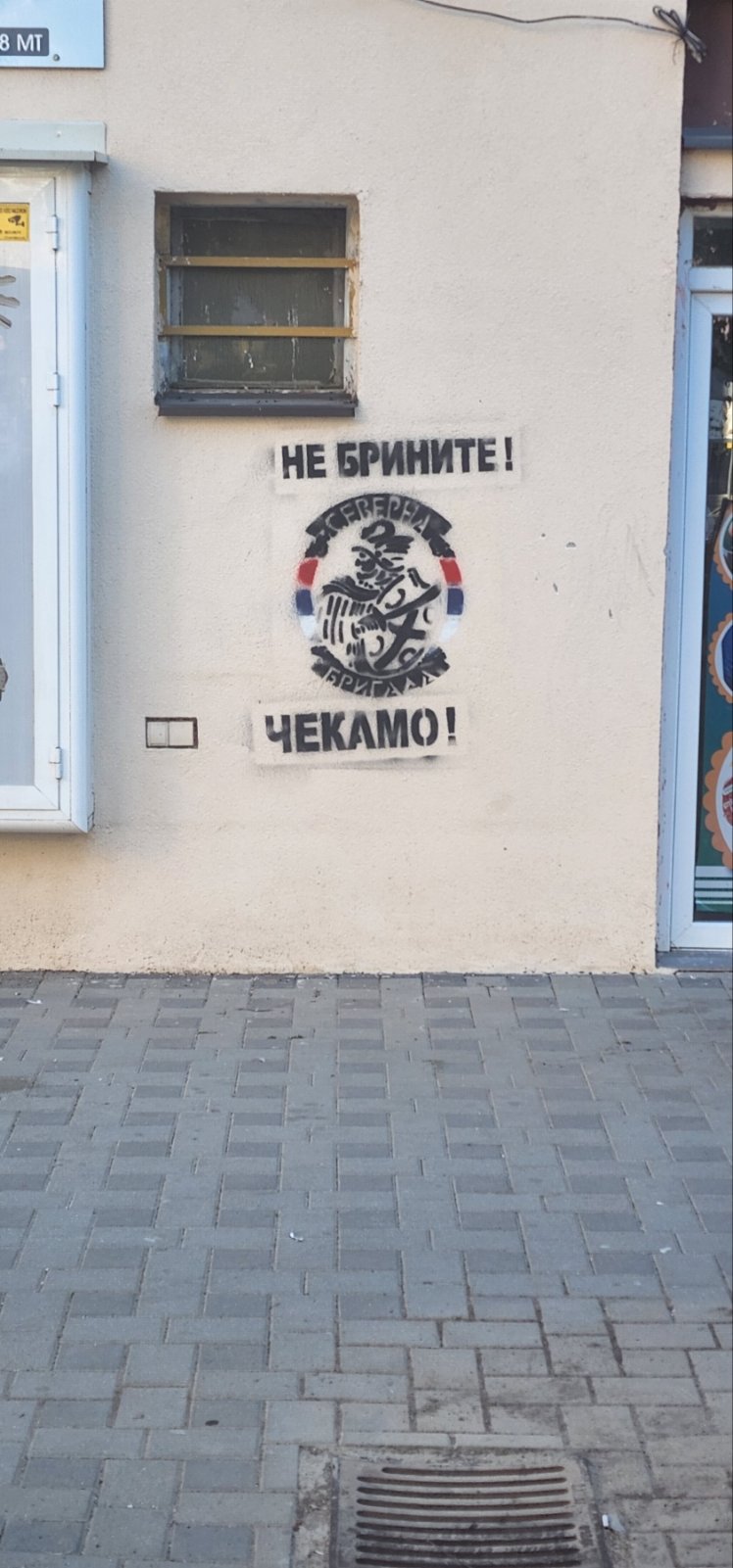 Grafiti u Severnoj Mitrovici.jpg