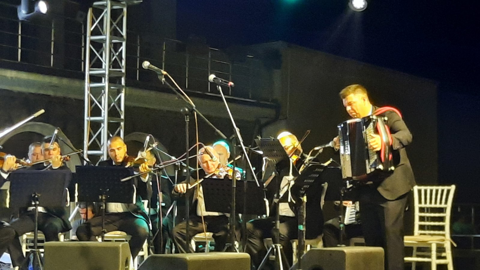 Veliki narodni i tamburaški orkestar Radiotelevizije Vojvodine večeras