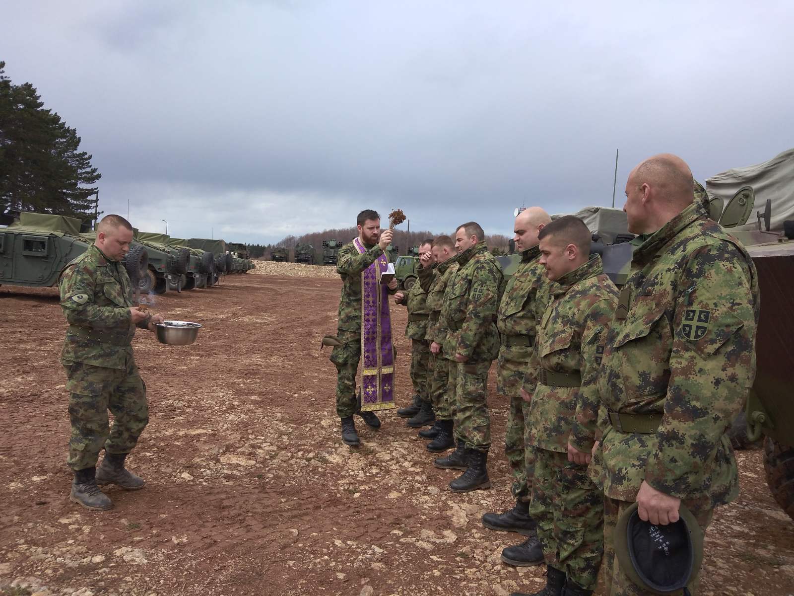 Military priest Ivan Ganic Soldiers who stay for Christmas in the