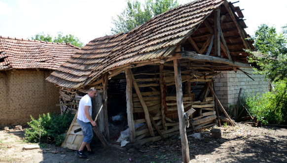 Porodica Zvezdane i Veroljuba Nikolića iz Kololeča kod Kosovske Kamenice