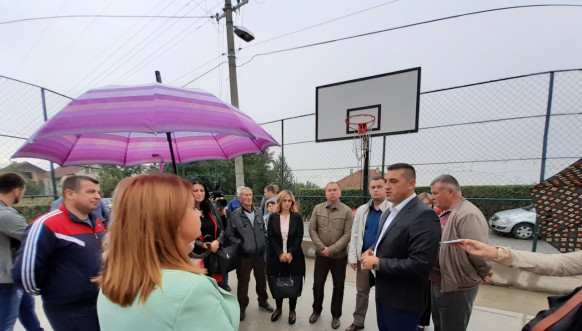 Suvi Do - dodela krava muzara za tri srpske porodice Suvi Do - dodela krava muzara za tri srpske porodice