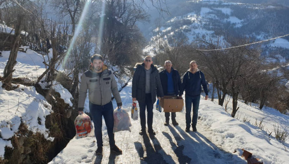 Štrpce, poseta predstavnika opštine porodicama u selu Vrbeštica Štrpce, poseta predstavnika opštine porodicama u selu Vrbeštica