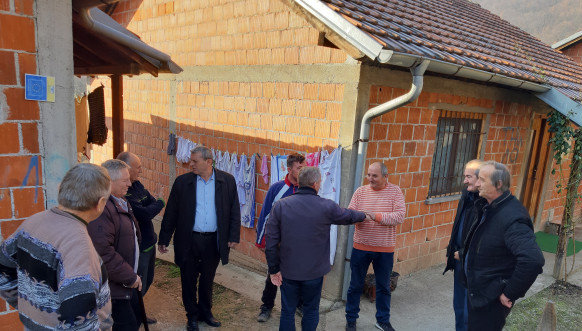 Predstavnici Privremenog organa Opštine Peć u poseti povratnicima u Ljevoši 