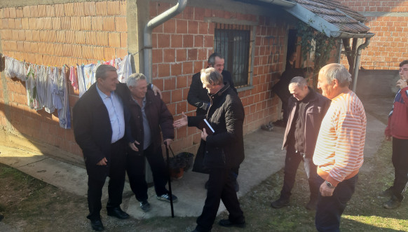 Predstavnici Privremenog organa Opštine Peć u poseti povratnicima u Ljevoši 