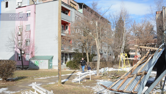 Olujni vetar u Severnoj Mitrovici