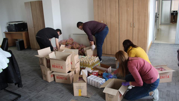 Ranilug - priprema paketa sa hranom za ugrožene Ranilug - priprema paketa sa hranom za ugrožene
