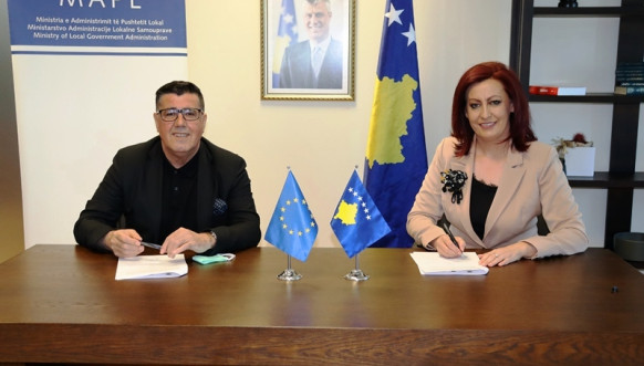 Ministarka i gradonačelnici, potpisivanje ugovora, FOTO: MALS Ministarka i gradonačelnici, potpisivanje ugovora, FOTO: MALS