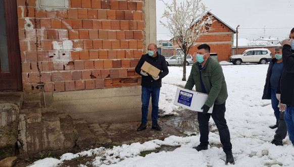 Klokot - Podela humanitarnih paketa socijalnonajugroženijim porodicama Klokot - Podela humanitarnih paketa socijalnonajugroženijim porodicama