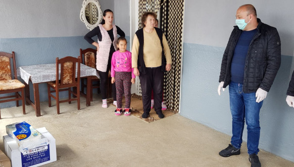Klokot - Podela humanitarnih paketa socijalnonajugroženijim porodicama Klokot - Podela humanitarnih paketa socijalnonajugroženijim porodicama