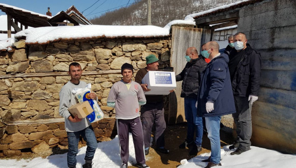 Klokot - Podela humanitarnih paketa socijalnonajugroženijim porodicama Klokot - Podela humanitarnih paketa socijalnonajugroženijim porodicama