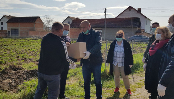 Klokot - podela humanitarnih paketa albanskoj zajednici