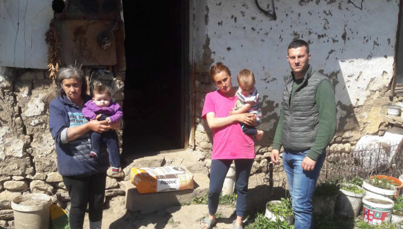 Klokot - Podela humanitarne pomoći u selu Mogila