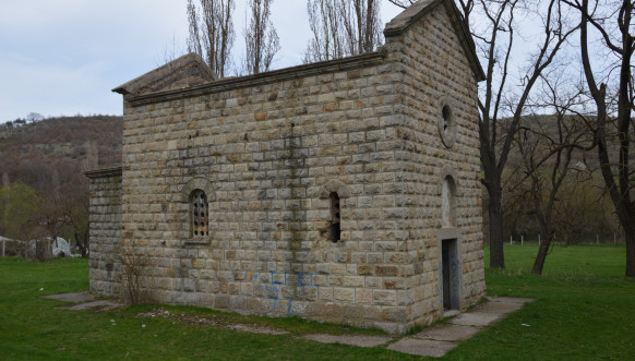 Oskrnavljena crkva Samodreža