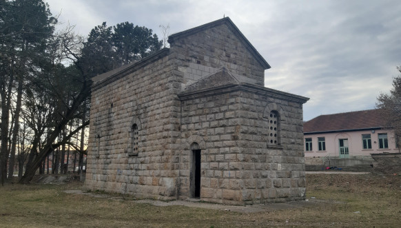 Oskrnavljena crkva Samodreža