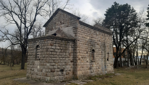 Oskrnavljena crkva Samodreža