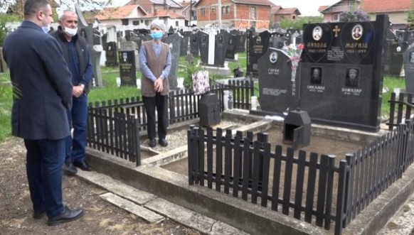 Marija, Nikola i njihova baka stradali su pre 21 godinu od NATO pakta Marija, Nikola i njihova baka stradali su pre 21 godinu od NATO pakta