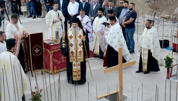 Osvećenje kamena temeljca za izgradnju hrama u naselju Sunčana dolina
