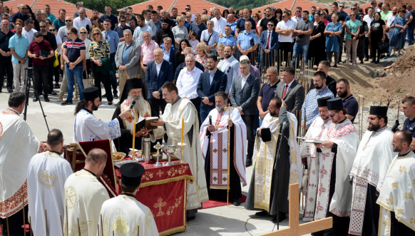Osvećenje kamena temeljca za izgradnju hrama u naselju Sunčana dolina