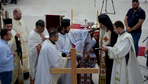 Osvećenje kamena temeljca za izgradnju hrama u naselju Sunčana dolina