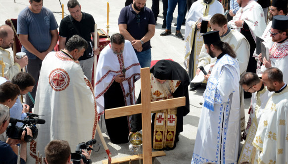 Osvećenje kamena temeljca za izgradnju hrama u naselju Sunčana dolina