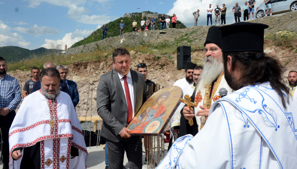Osvećenje kamena temeljca za izgradnju hrama u naselju Sunčana dolina