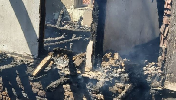 Orahovac, izgorela srpska kuća