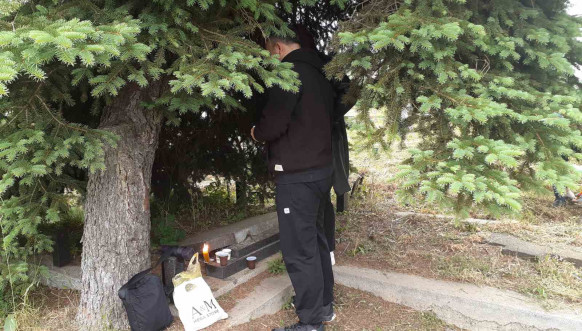 Letnje zadušnice na groblju u Južnoj Mitrovici Letnje zadušnice na groblju u Južnoj Mitrovici