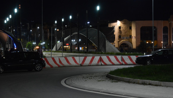 Glavni most na Ibru tokom trajanja utakmice CZ - FK Tirana.jpg