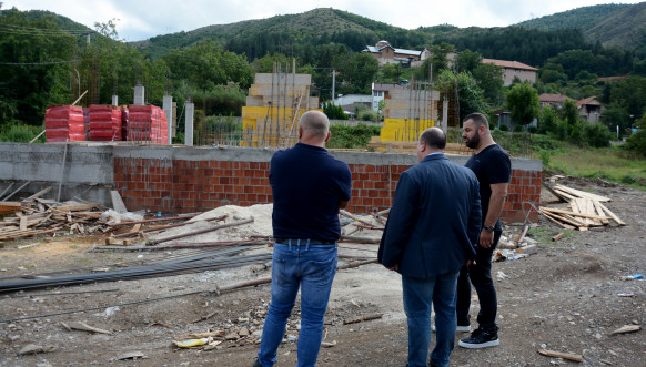 Kozarev tokom obilaska radova na izgradnji objekata u kompleksu Rajska banja u Banjskoj