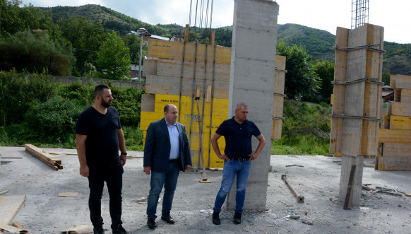 Kozarev tokom obilaska radova na izgradnji objekata u kompleksu Rajska banja u Banjskoj