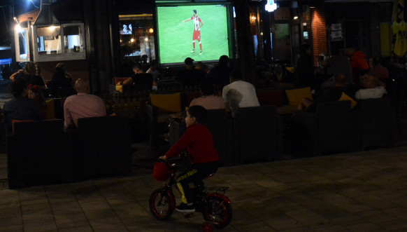 Utakmica CZ - FK Tirana - šetalište u KM3.jpg