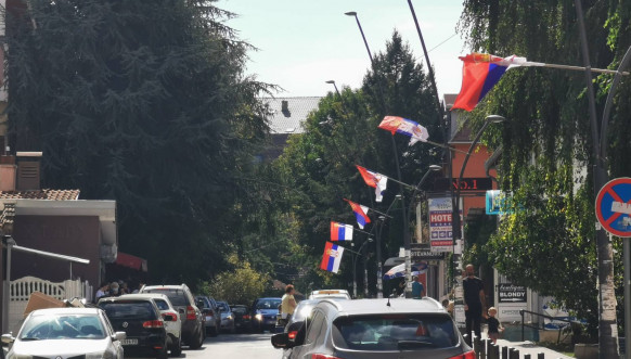 Severna Mitrovica okićena zastavama Srbije Severna Mitrovica okićena zastavama Srbije