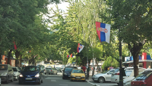 Severna Mitrovica okićena zastavama Srbije Severna Mitrovica okićena zastavama Srbije