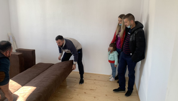 Nameštaj i prehrambeni proizvodi za 14 povratničkih porodica u Gračanici i Obiliću