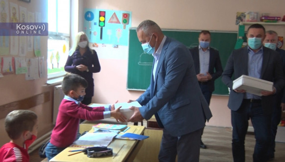 Poklon paketi za đake iz Gračanice