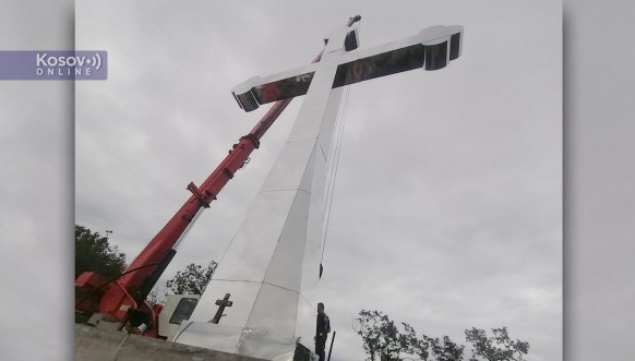 Postavljanje krsta na brdu Kamilja