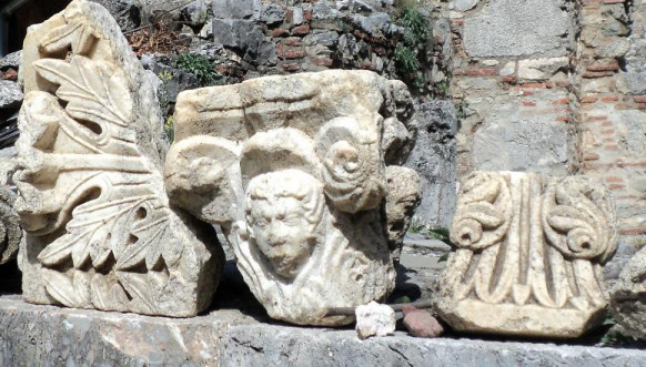 Prizren - Manastir Svetih Arhangela - kamena plastika