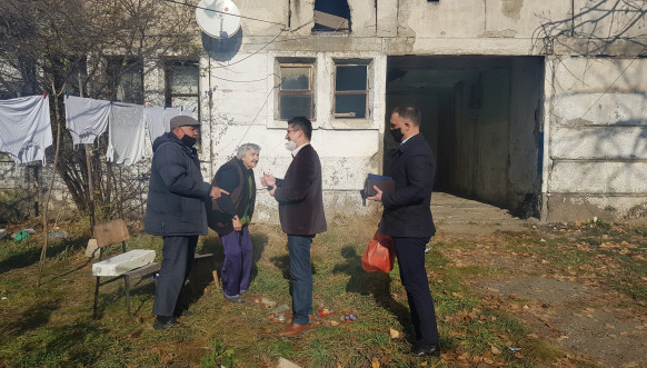 Predstavnici Ministarstva za zajednice i povratak posetili porodice iz Paviljona "E" u Prištini 