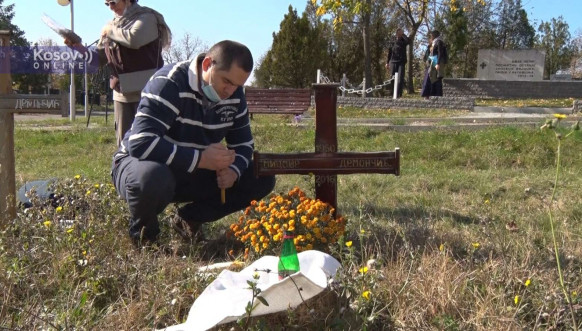 Mitrovdanske zadušnice - groblje u Prištini