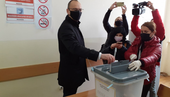 Srpska lista -  glasanje
