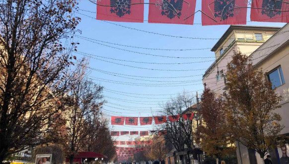 priština albanske zastave