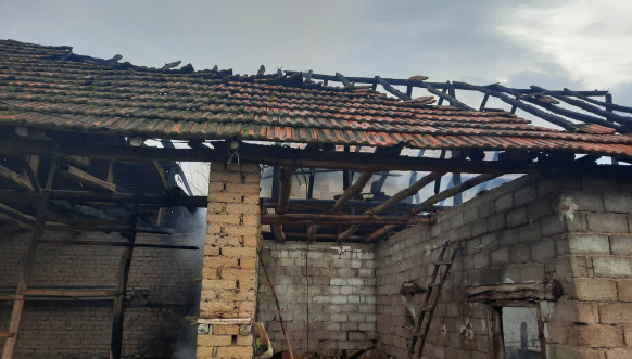 Zapaljeni objekti i kuća porodice Jovanović