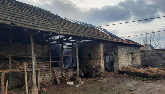 Zapaljeni objekti i kuća porodice Jovanović