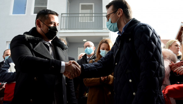 Petar Petković - Dodela stanova u ulici Luja Braja Petar Petković - Dodela stanova u ulici Luja Braja