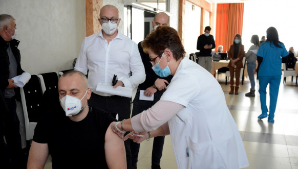 Petar Petković i predstavnici Srpske liste - vakcinacija u Raškoj 