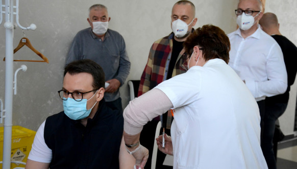 Petar Petković i predstavnici Srpske liste - vakcinacija u Raškoj 