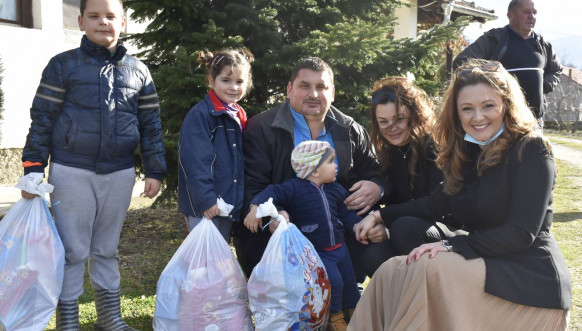 Dodela paketića za decu